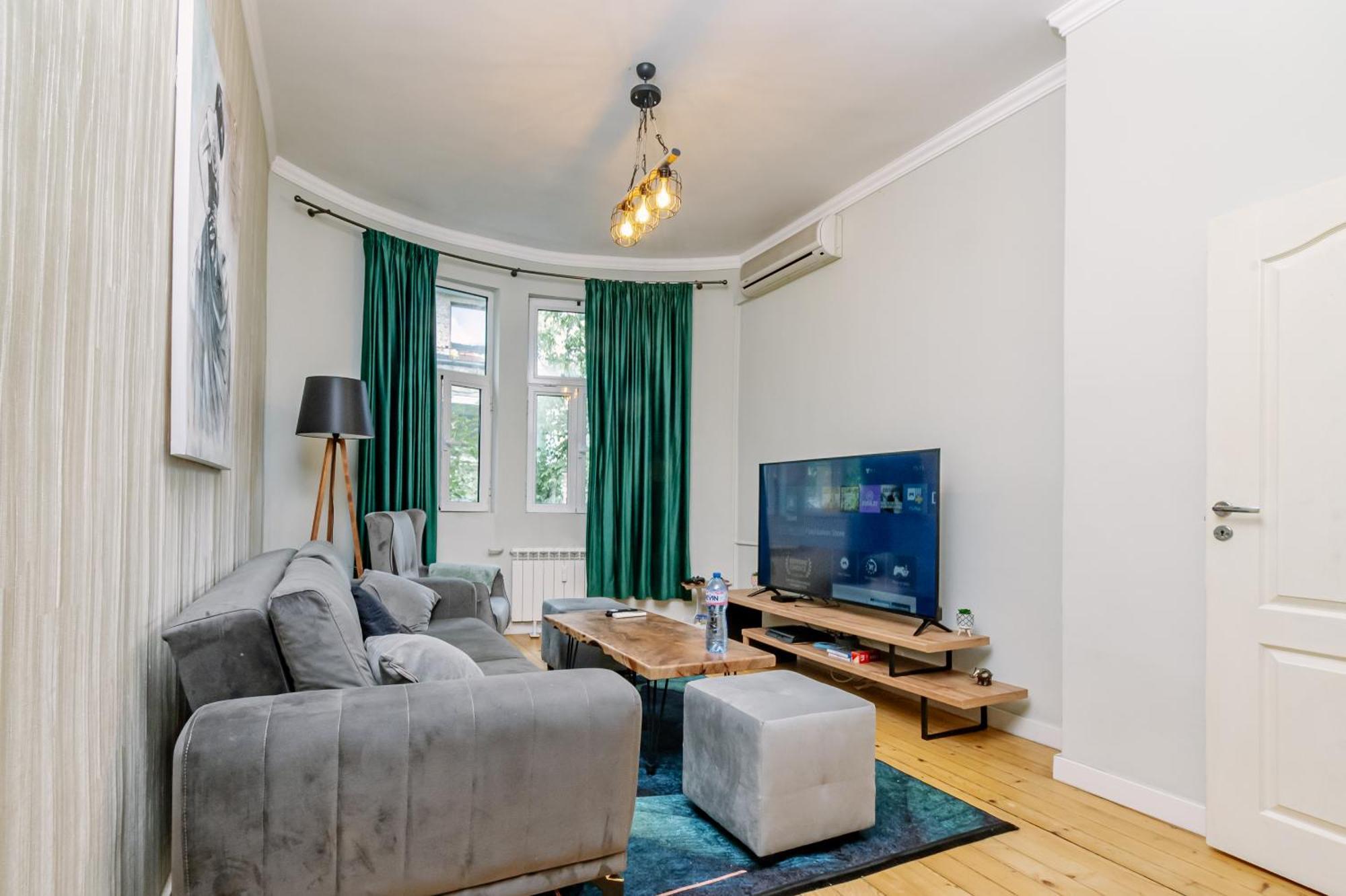 Апартаменти 5 Seconds Away From The Main Street, Free Secured Parking Софія Екстер'єр фото
